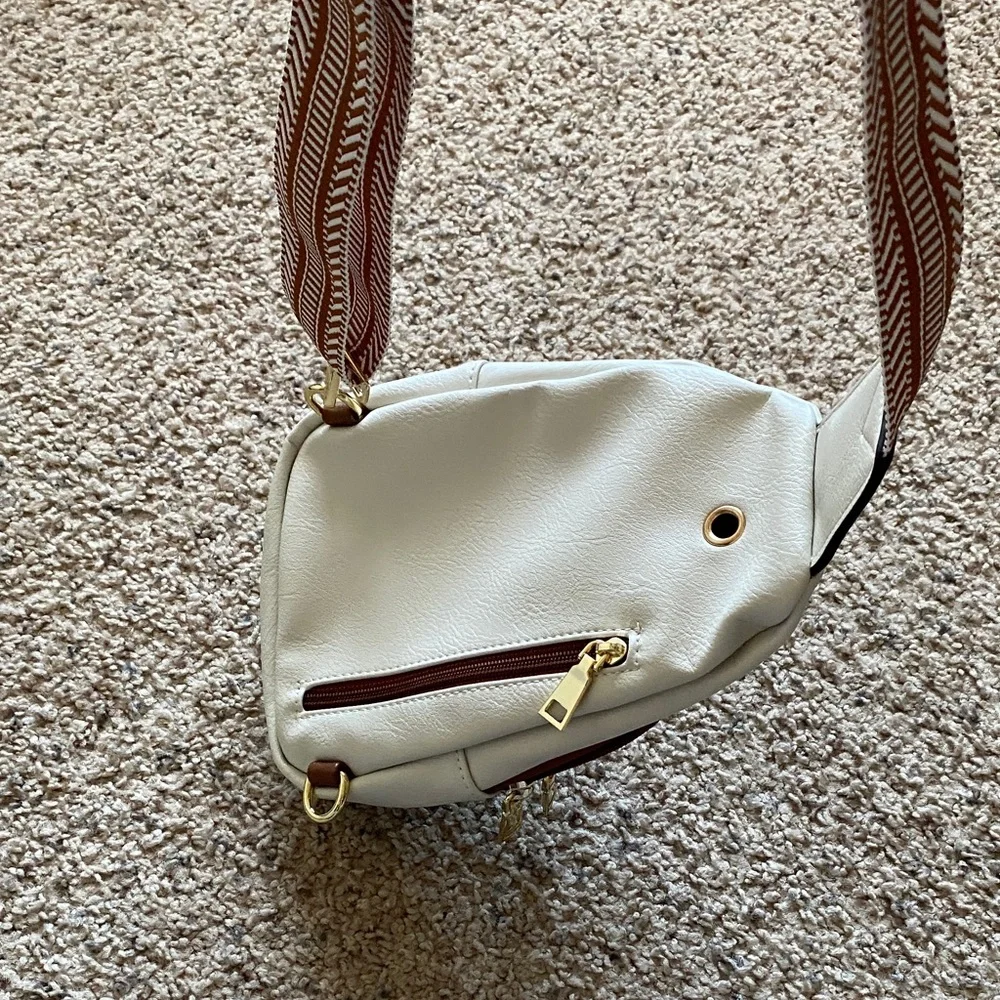 Women’s Stylish Bostanten Cream and Brown Sling Crossbody Purse (NWOT) - Picture 10 of 11